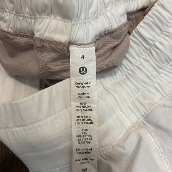 Lululemon Hotty Hot Shorts - Picture 3 of 4